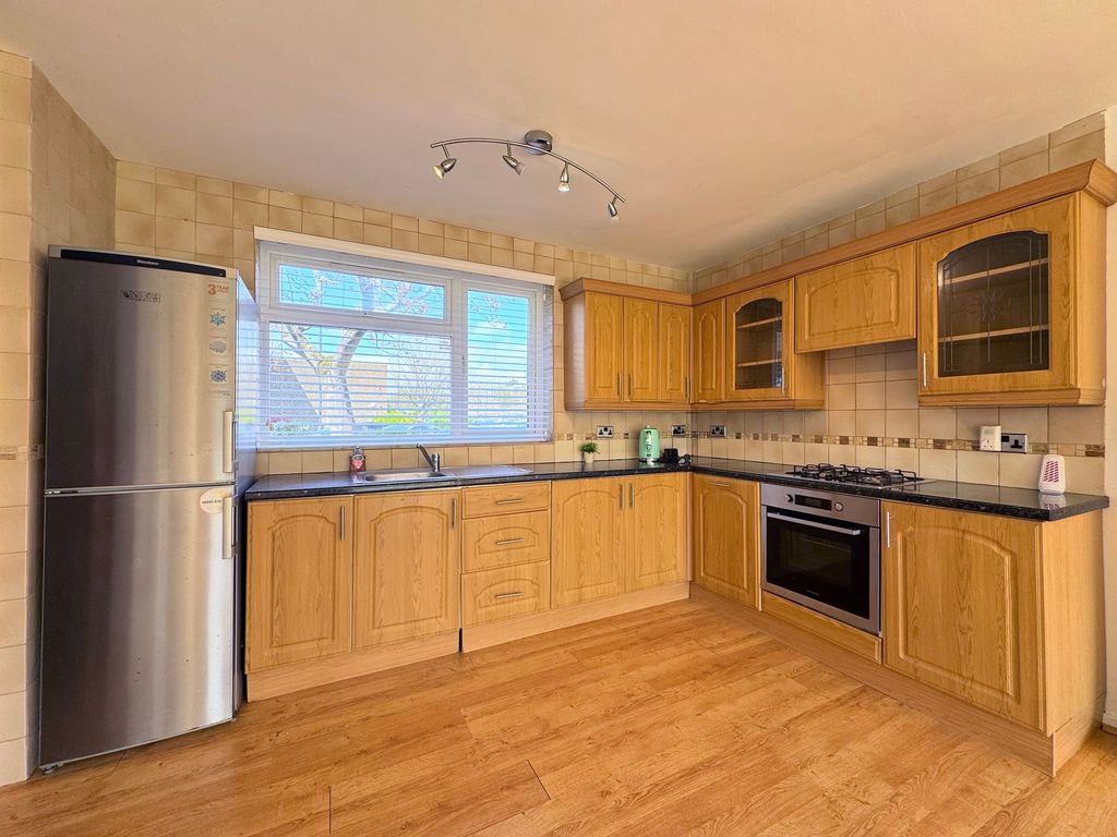 Property photo 2 of 16 Kitchen