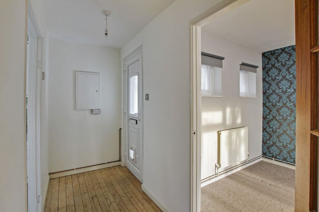 Property photo 3 of 8