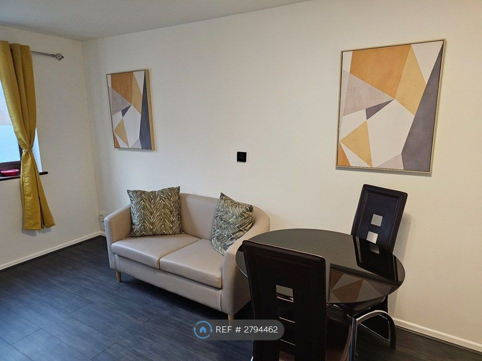 Property photo 2 of 21 Living Room