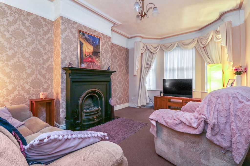 Property photo 2 of 27