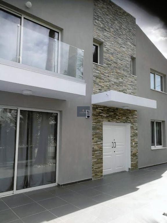 Property photo 3 of 25