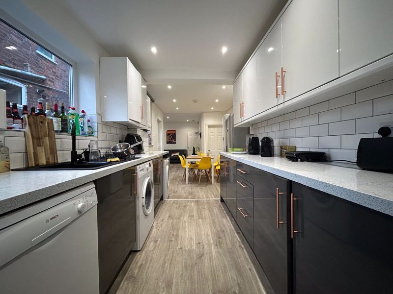 Property photo 1 of 16 Photo 3