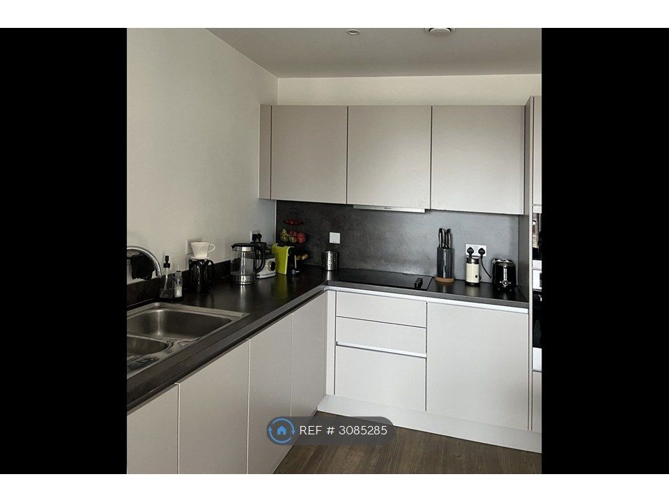 Property photo 3 of 14 Kitchen