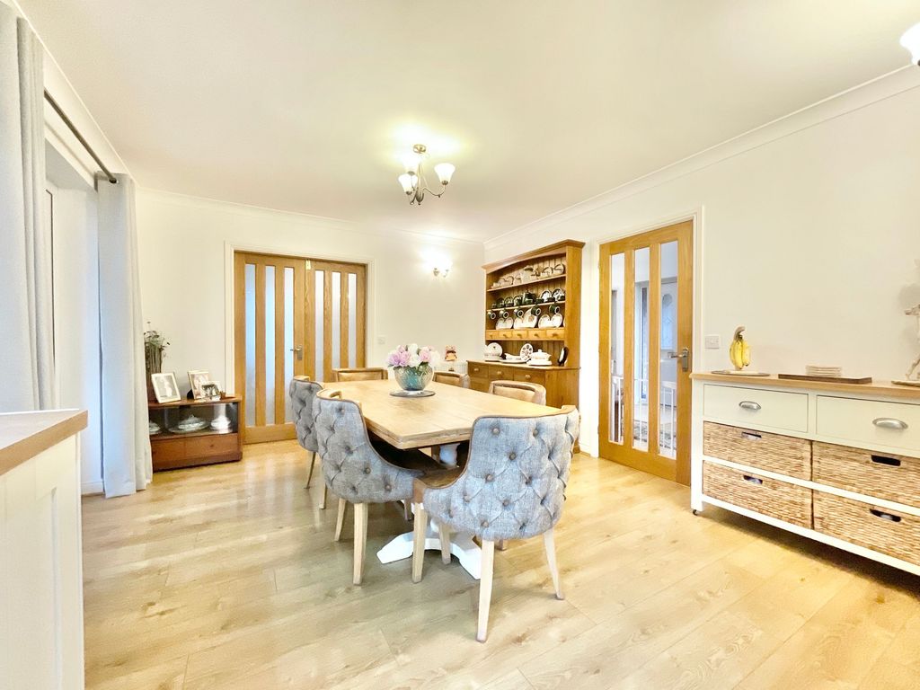 Property photo 3 of 34