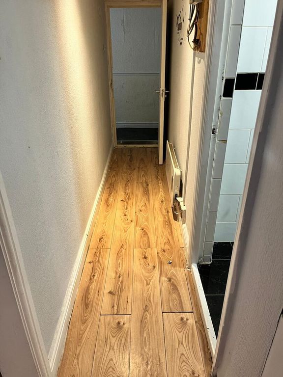 Property photo 2 of 6 Hallway