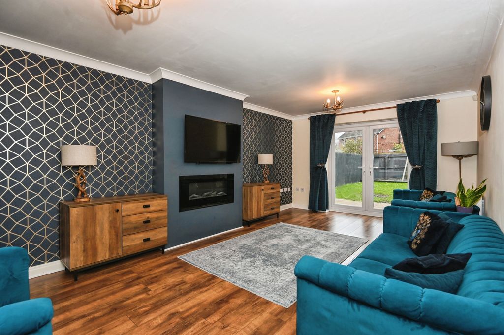 Property photo 2 of 31