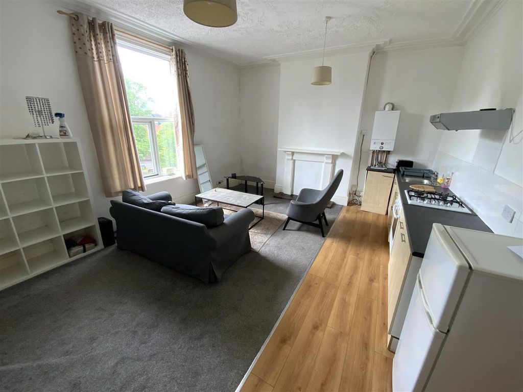Property photo 2 of 29 Flat 6