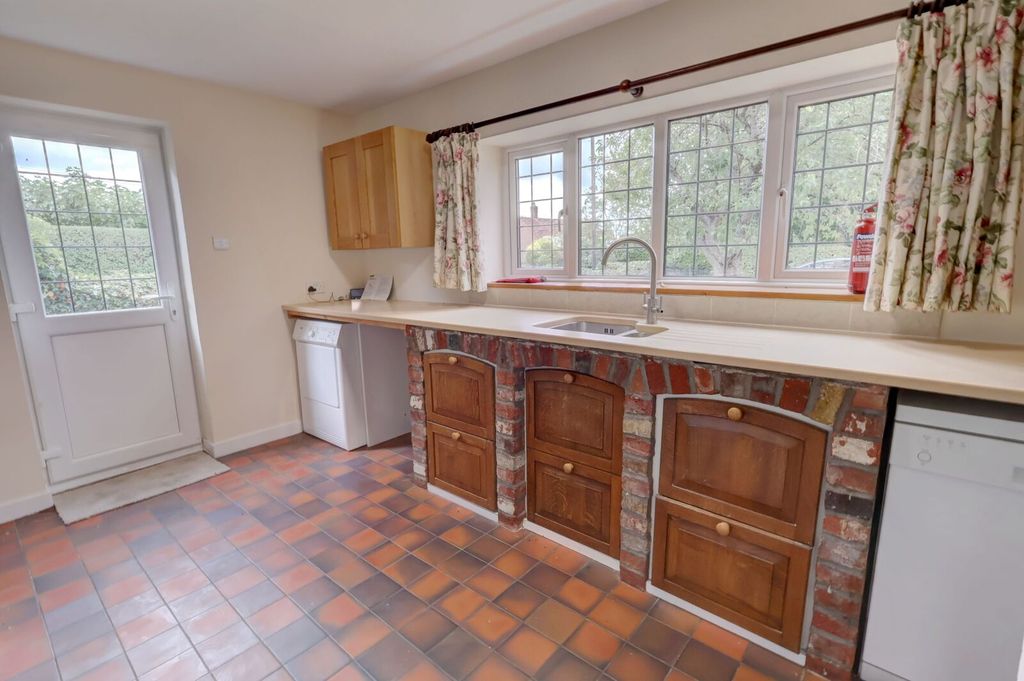 Property photo 3 of 15 Picture No. 02