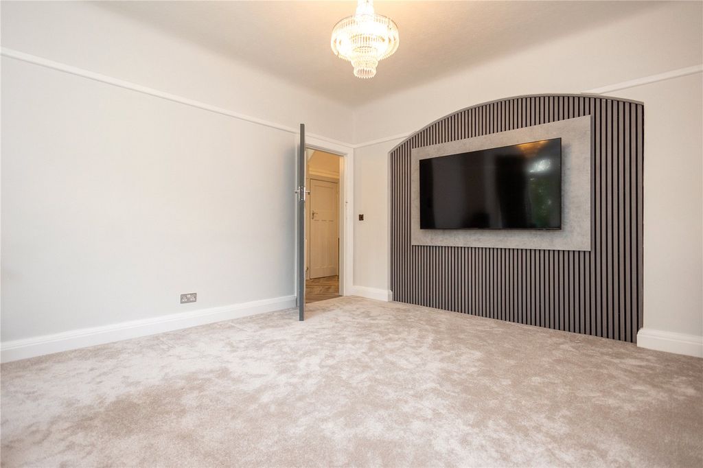 Property photo 3 of 38 Picture No. 06