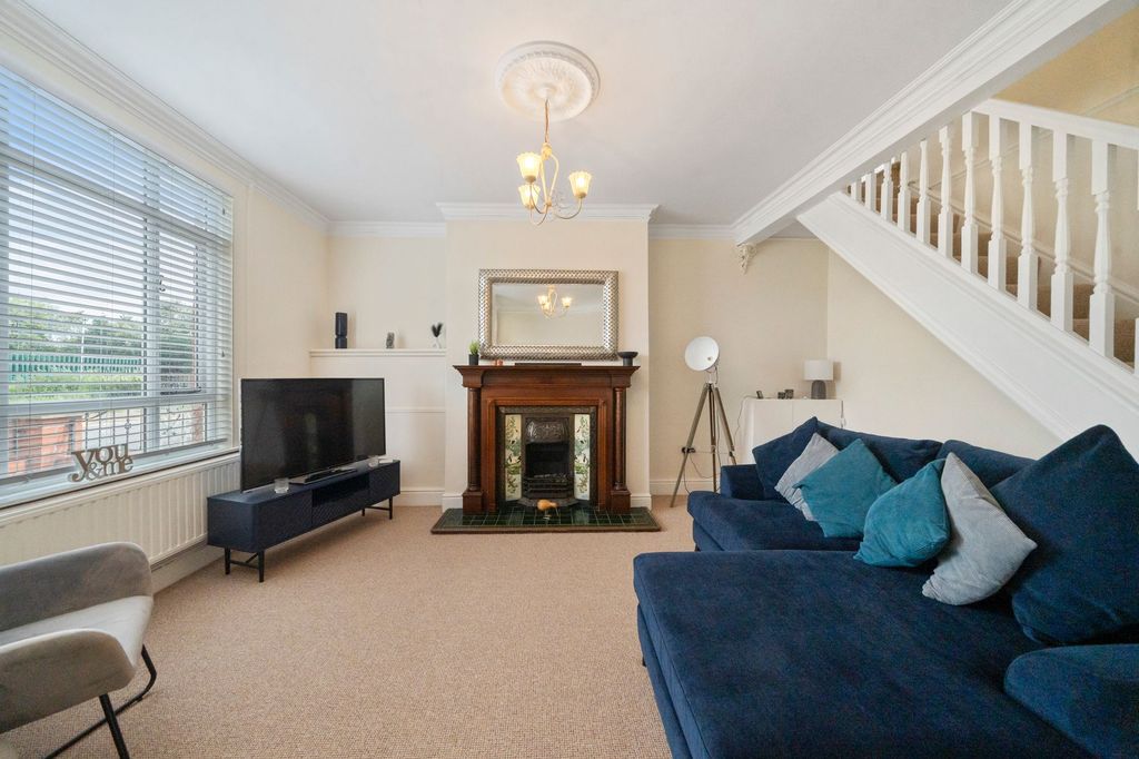 Property photo 2 of 28