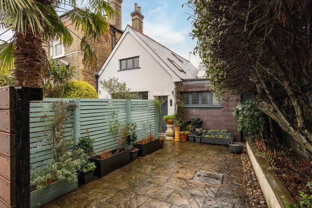 Property photo 1 of 17