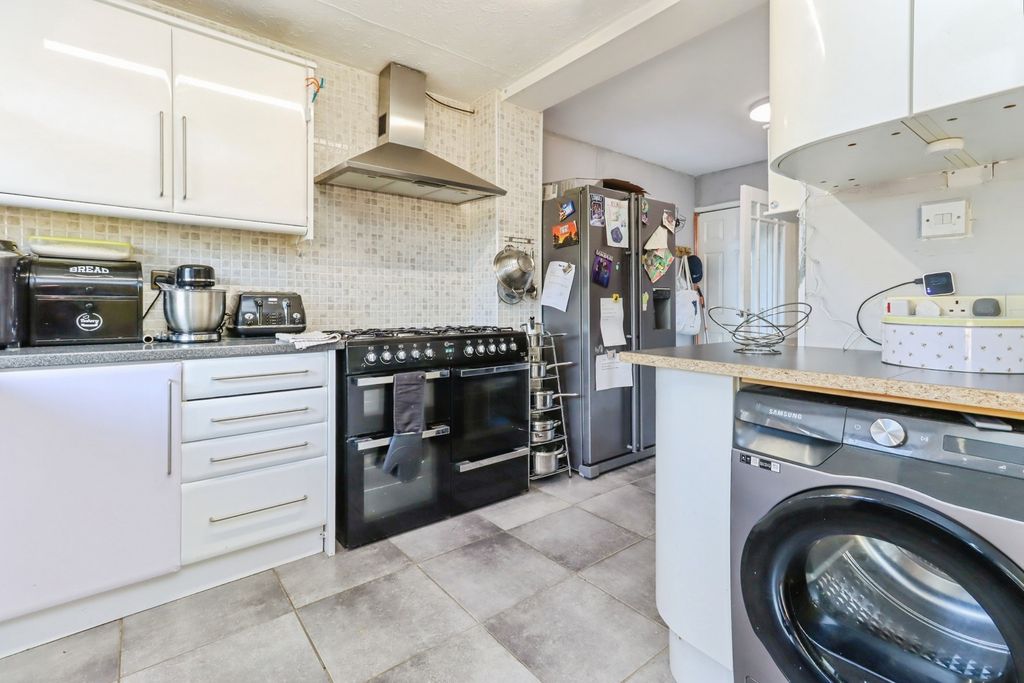 Property photo 2 of 19 Kitchen/ Dining Room