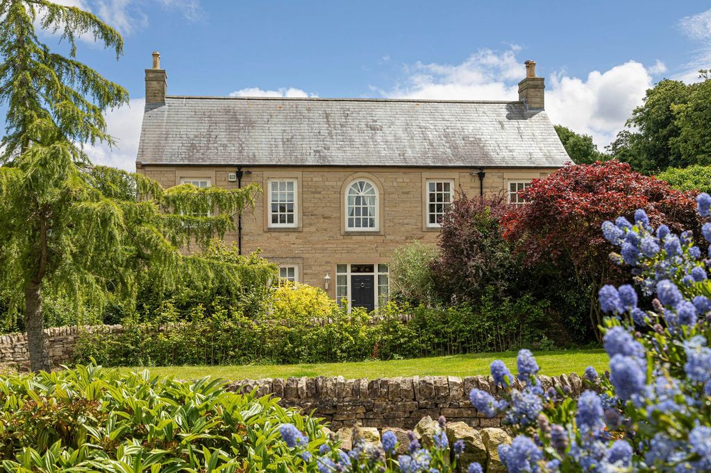 Property photo 1 of 33