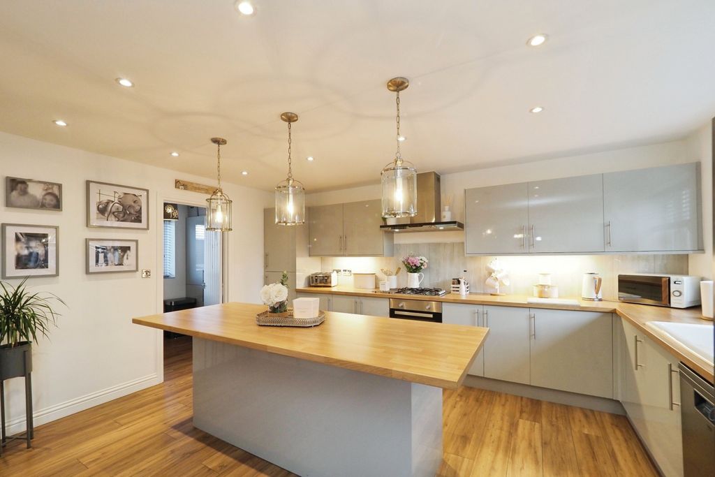 Property photo 2 of 20 Img_3700