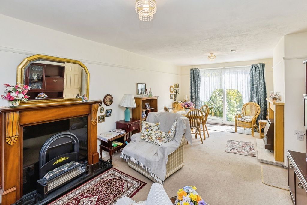 Property photo 2 of 18 Living/Dining Room