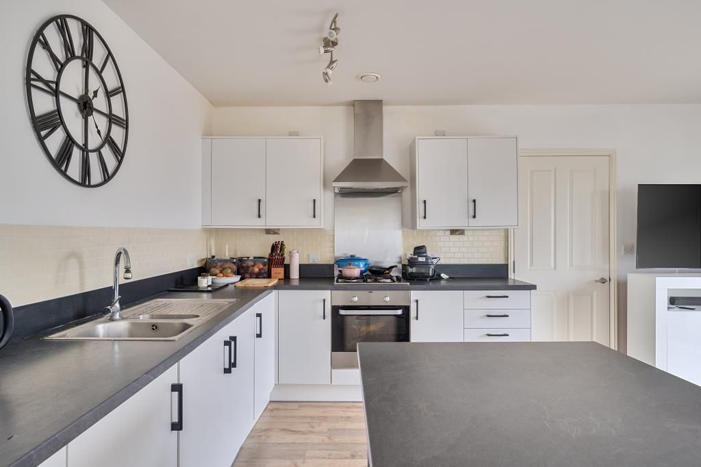 Property photo 3 of 21 Kitchen/Reception