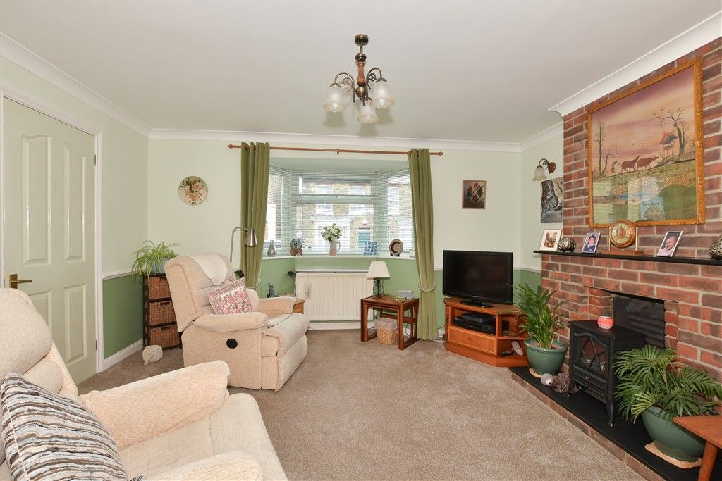 Property photo 3 of 13 Lounge