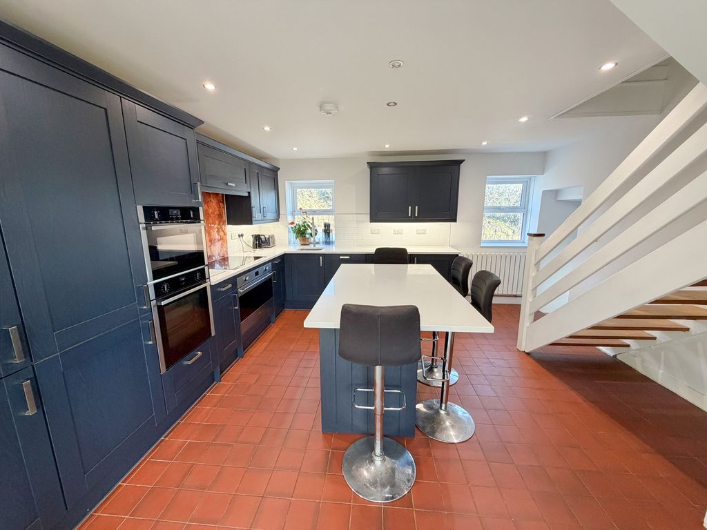 Property photo 3 of 32 Kitchen/Breakfast Room