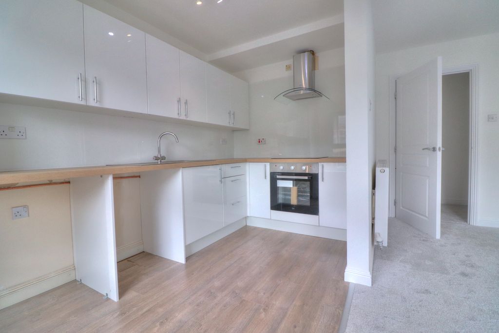 Property photo 3 of 12 Img_4008_09_10