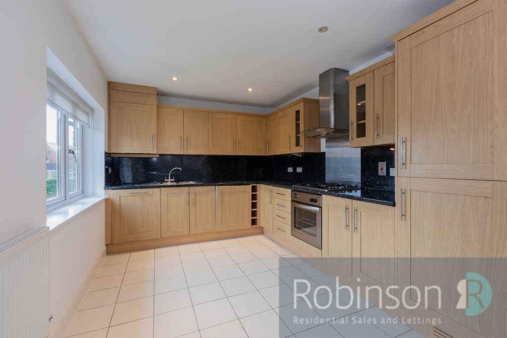 Property photo 2 of 9 4 Willow Close-9