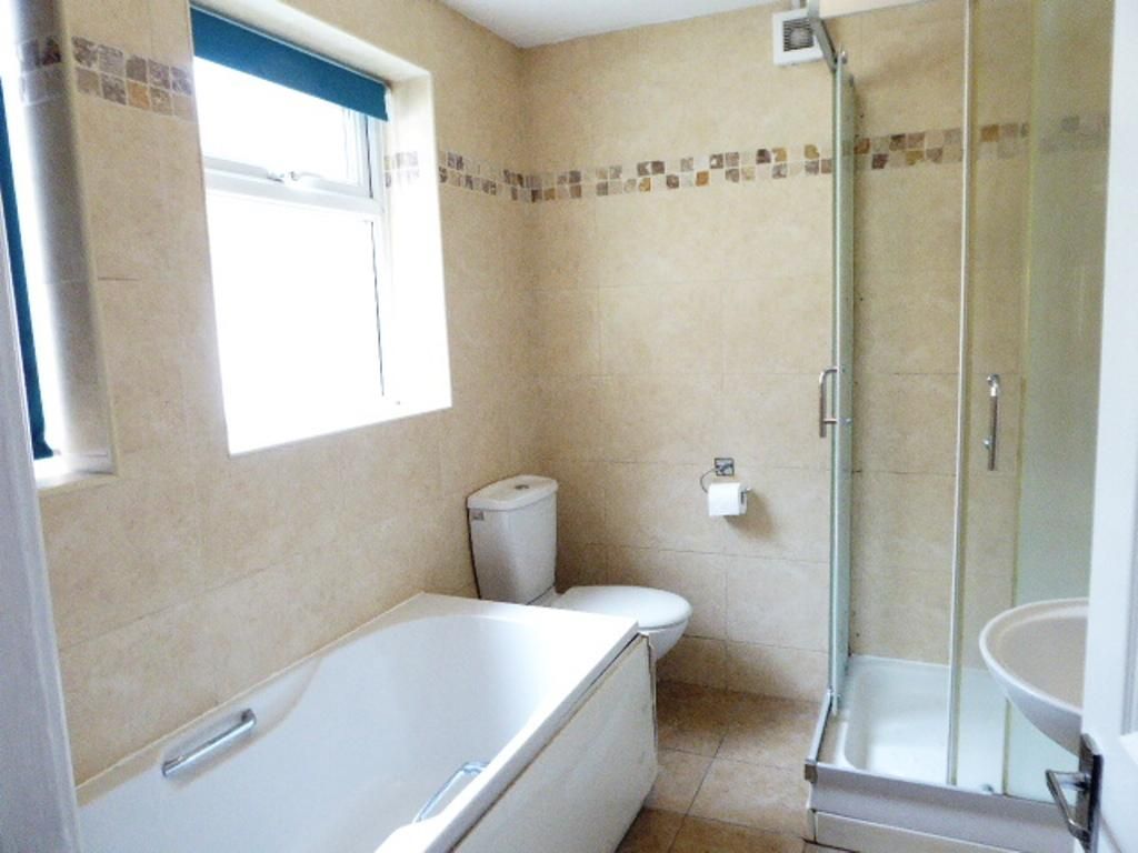 Property photo 3 of 10 Bathroom