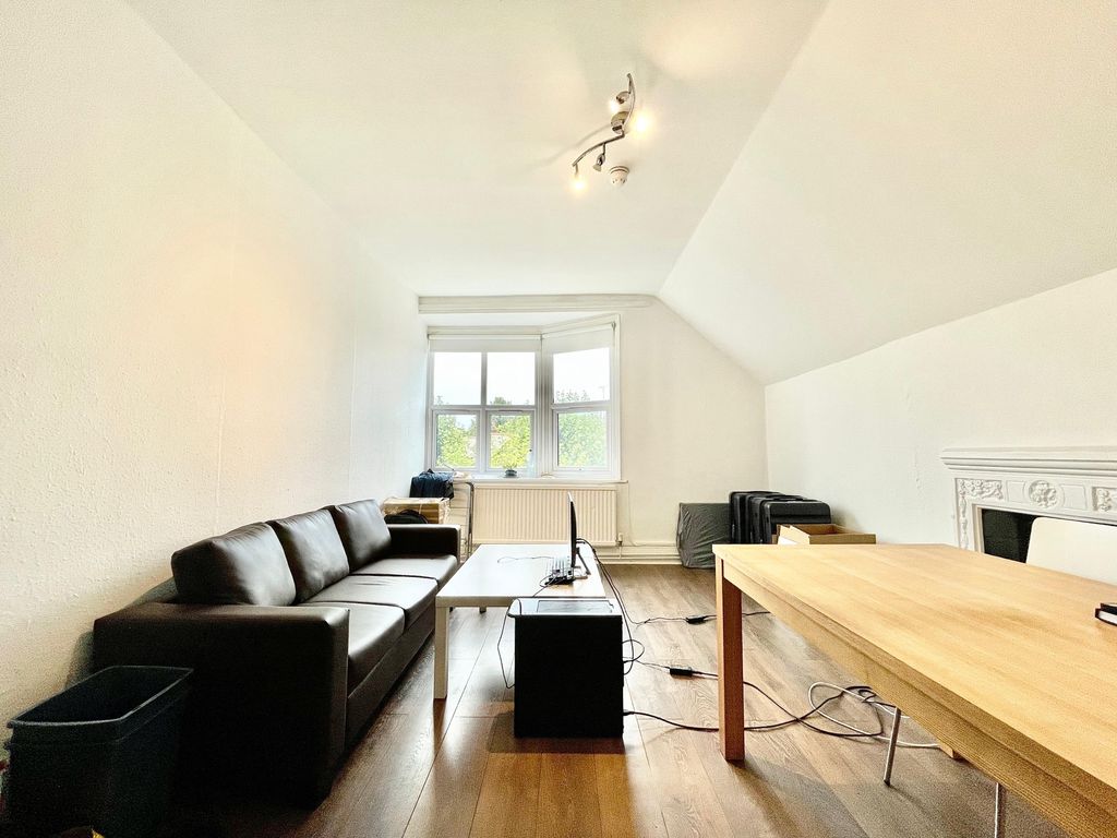 Property photo 1 of 8 Photo 8