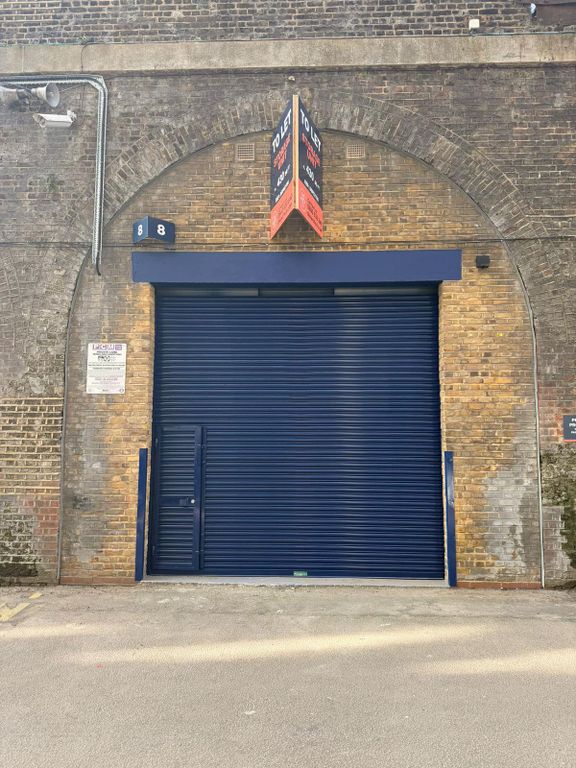 Property photo 1 of 3 The Front Of An Arch.