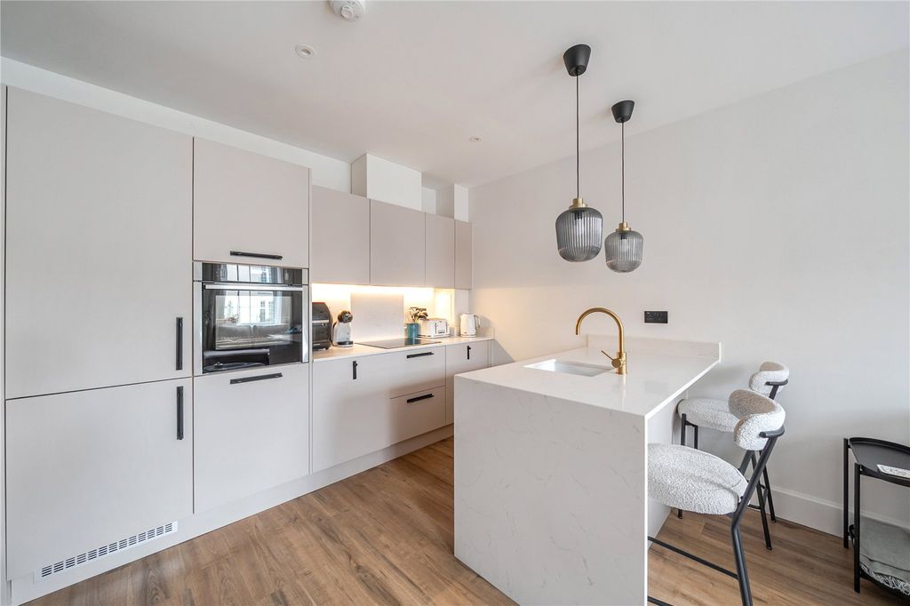 Property photo 2 of 14 Picture No. 15