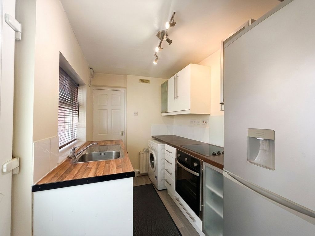 Property photo 1 of 7 Kitchen