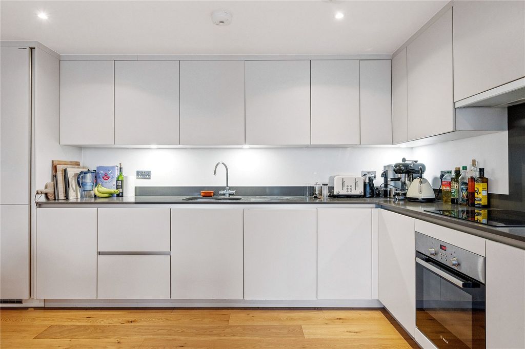 Property photo 3 of 15 Reception/Kitchen