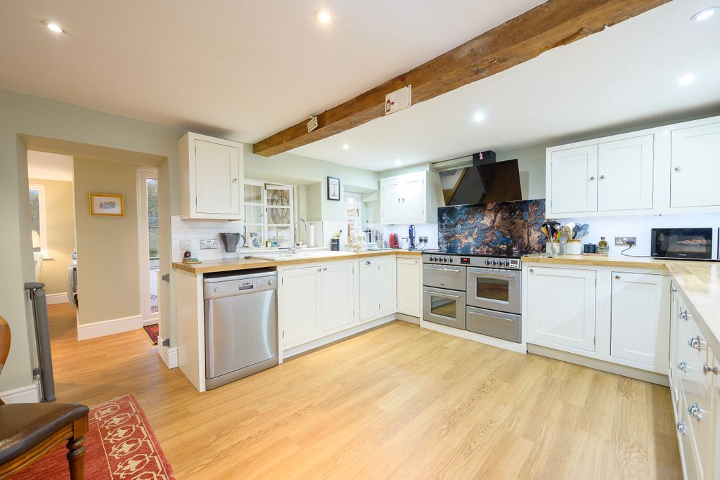 Property photo 2 of 20 1-The Lawns-30