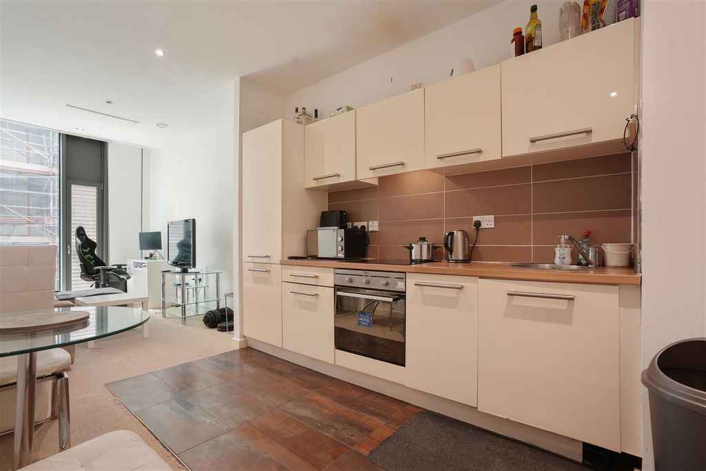 Property photo 3 of 19 Kitchen/Living Room