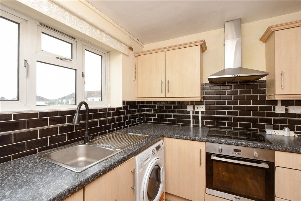 Property photo 3 of 9 Kitchen