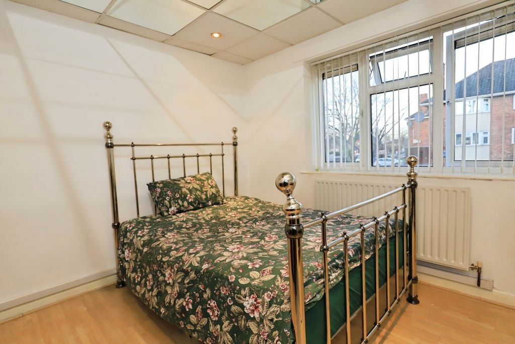 Property photo 2 of 18 Pbox-Img.Jpg