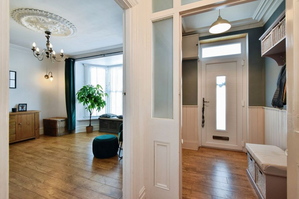 Property photo 2 of 23 Pbox-Img.Jpg