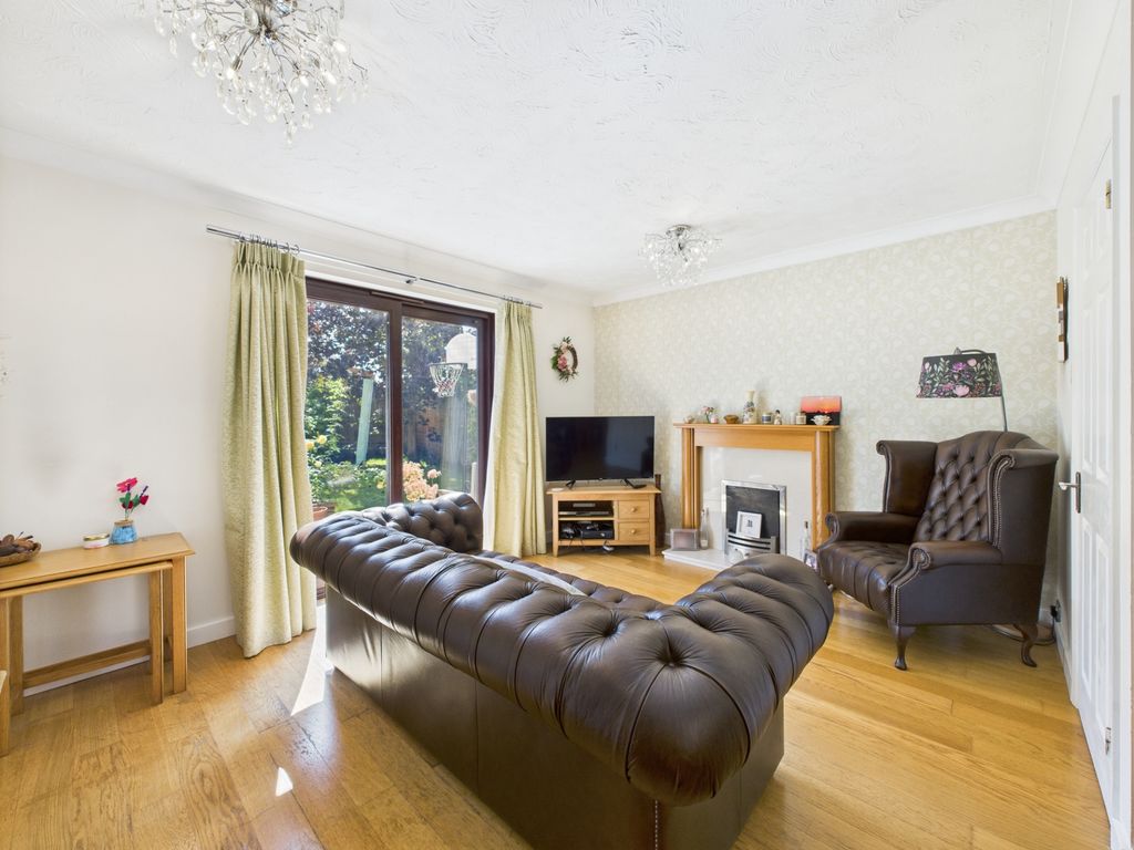 Property photo 2 of 13 Lounge
