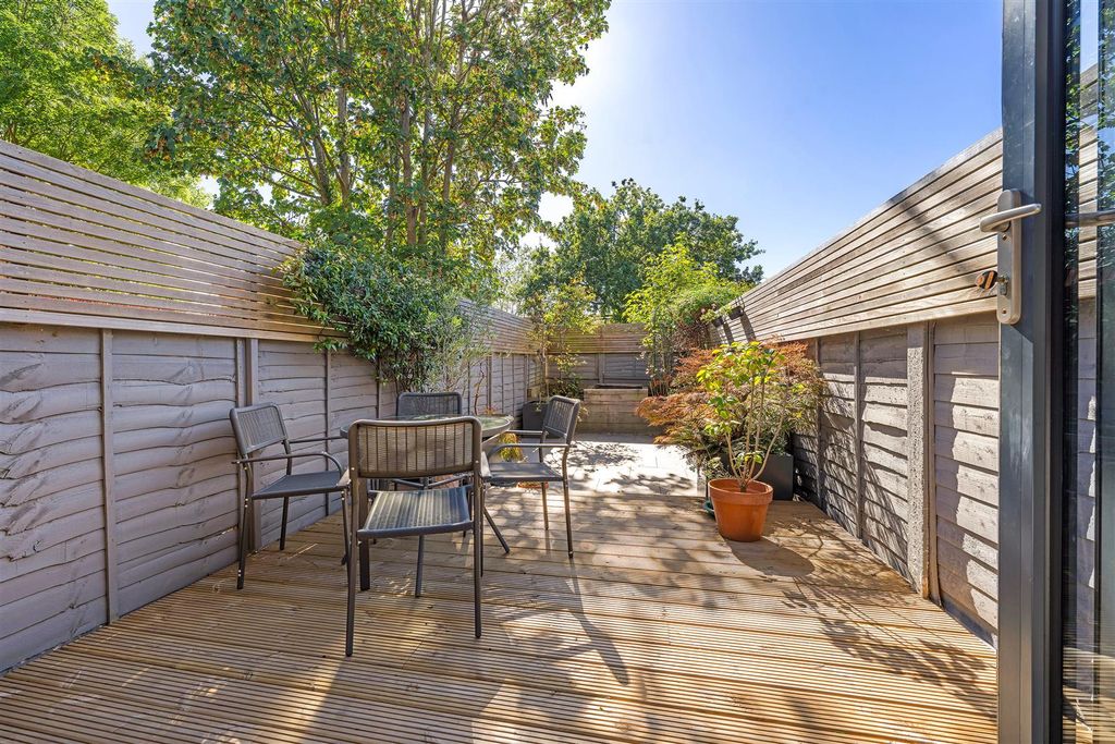 Property photo 3 of 15 Auckland Hill-15.Jpg