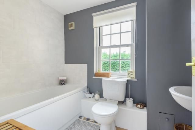 Property photo 2 of 10 Bathroom