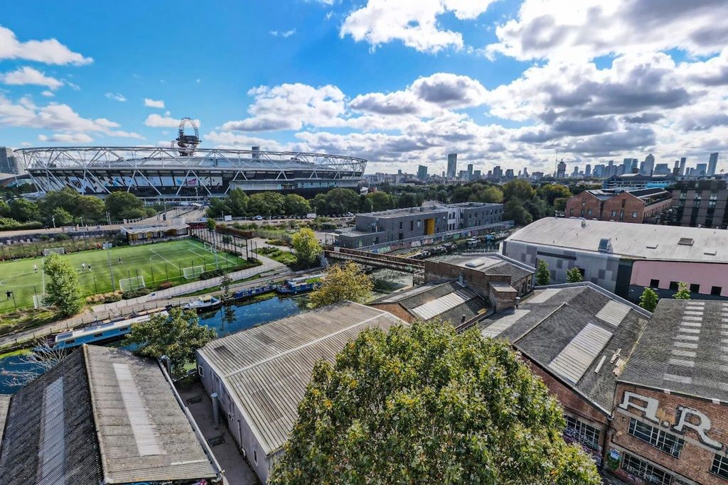 Property photo 1 of 13 143, Level 6 Drone Indicative View South East Towards Canary Wharf &amp; The London Stadium