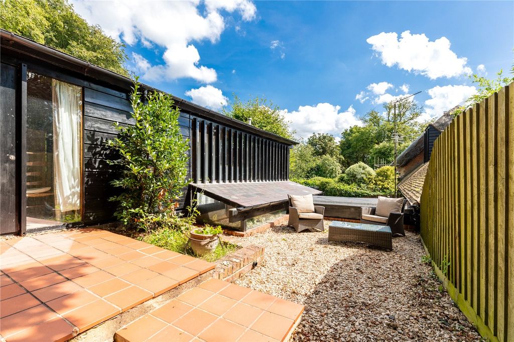 Property photo 2 of 19 Picture No. 16