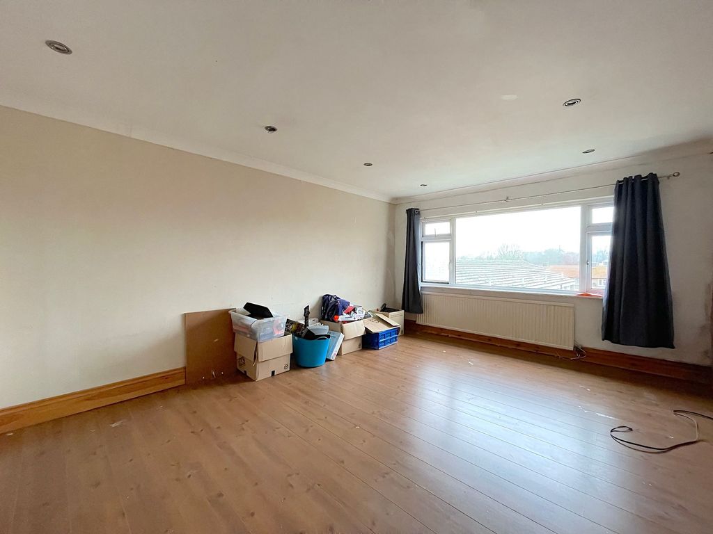 Property photo 3 of 14 Living Room (2)