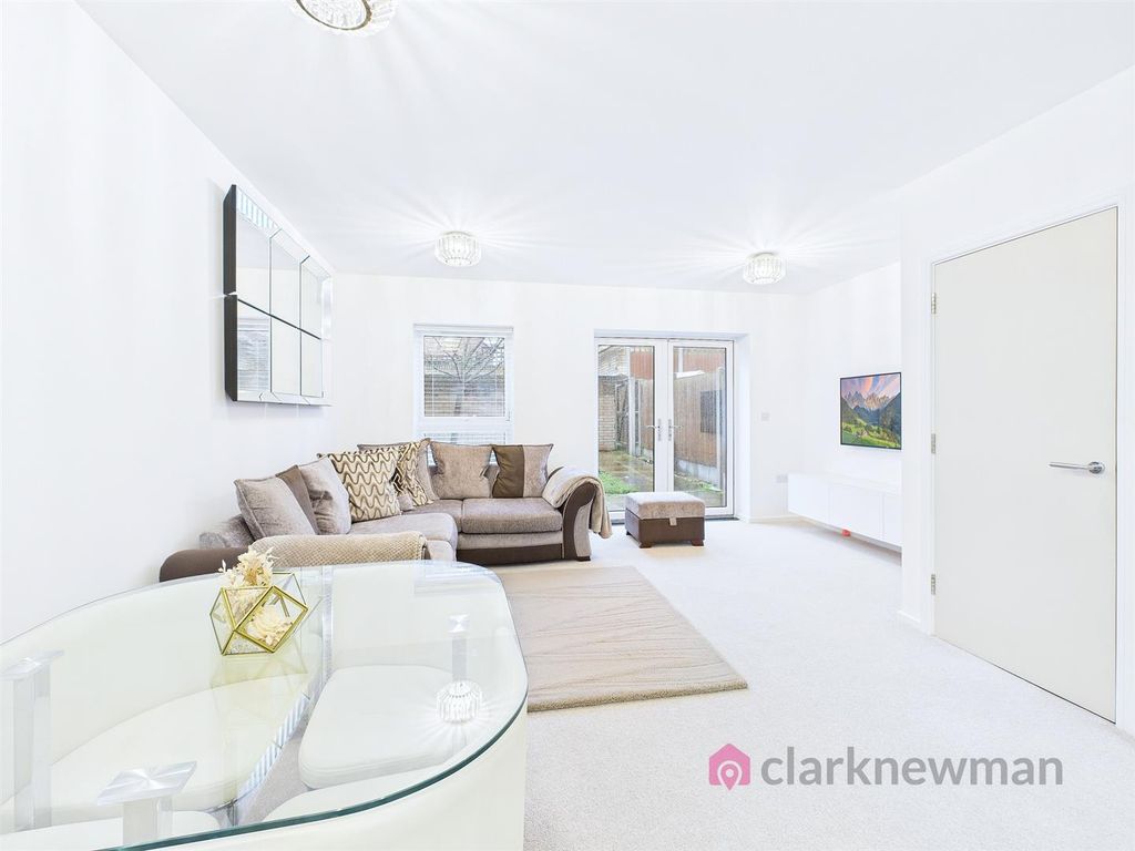 Property photo 3 of 13 Lounge/Diner