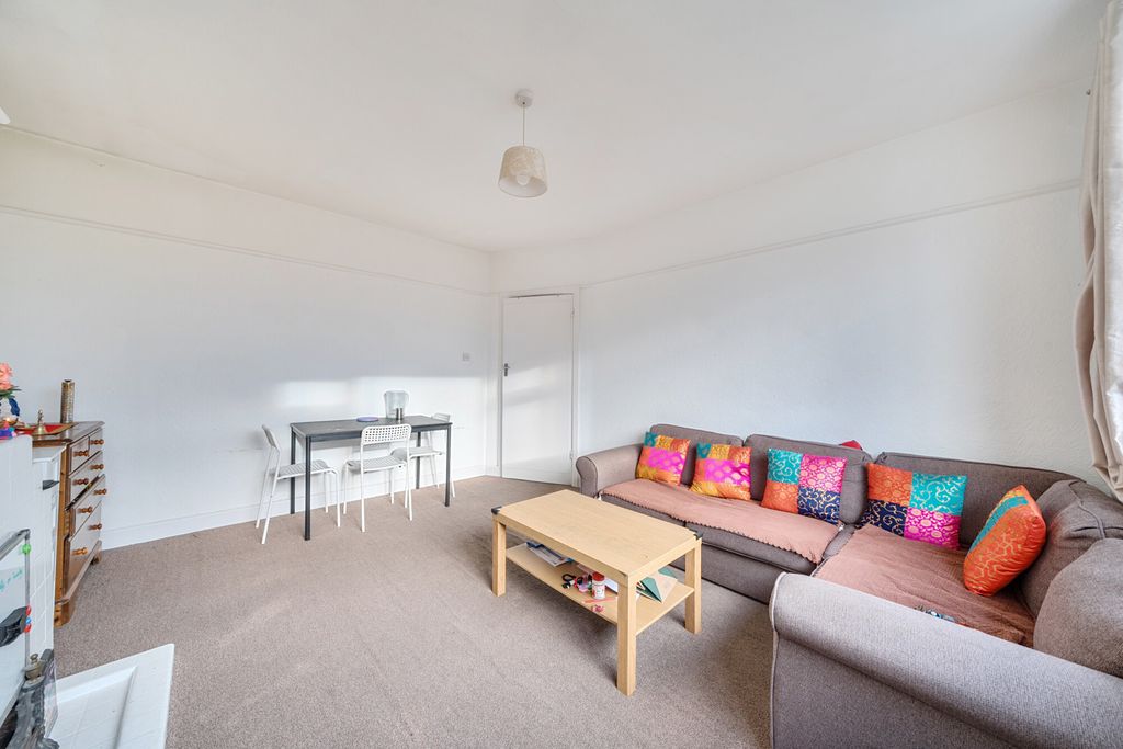 Property photo 3 of 18 1402593-16-697397...