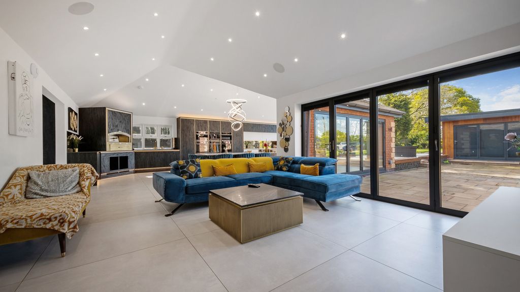 Additional image 20 of 6 bed detached house for saleWithybrook Road Bulkington Bedworth, Warwickshire CV12