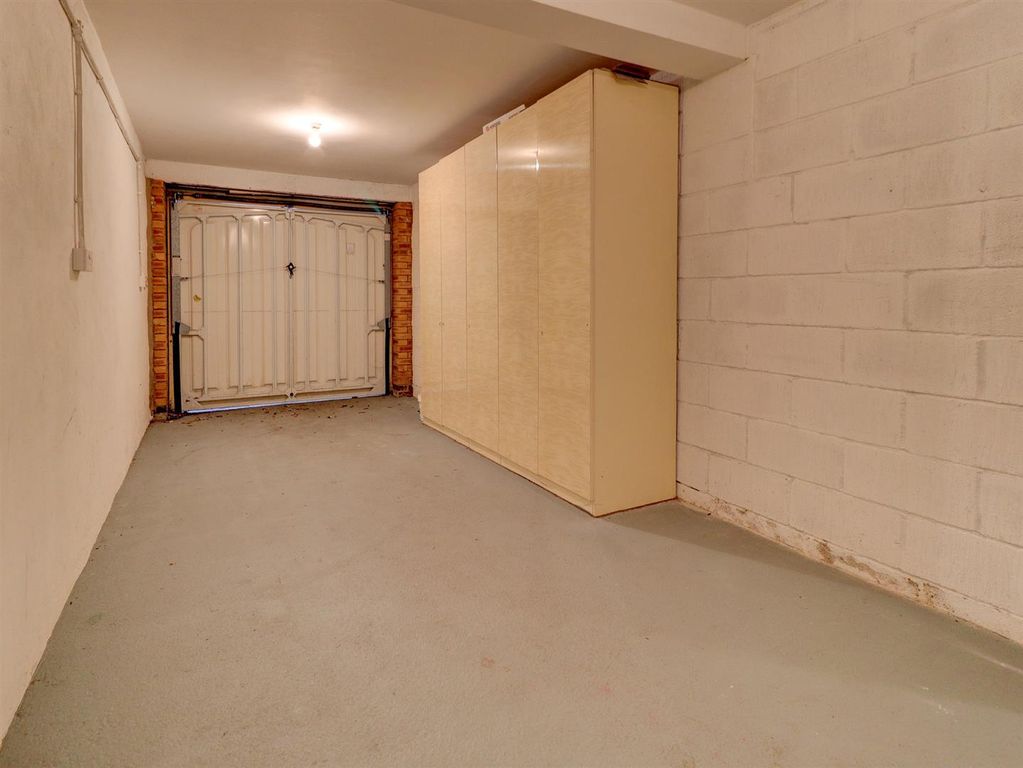 Property photo 3 of 24 Integral Garage