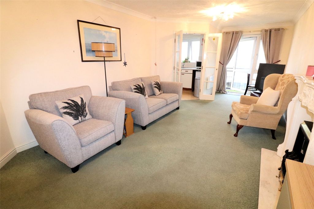 Property photo 2 of 12 Lounge
