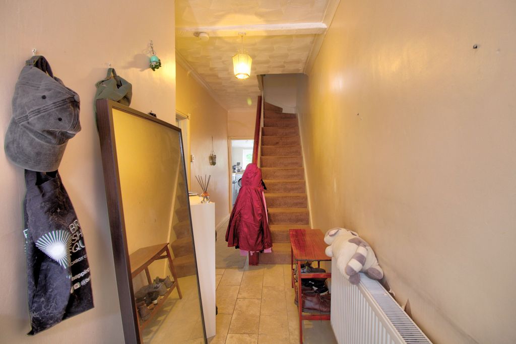 Property photo 2 of 16 Img_5330_1_2Interior4