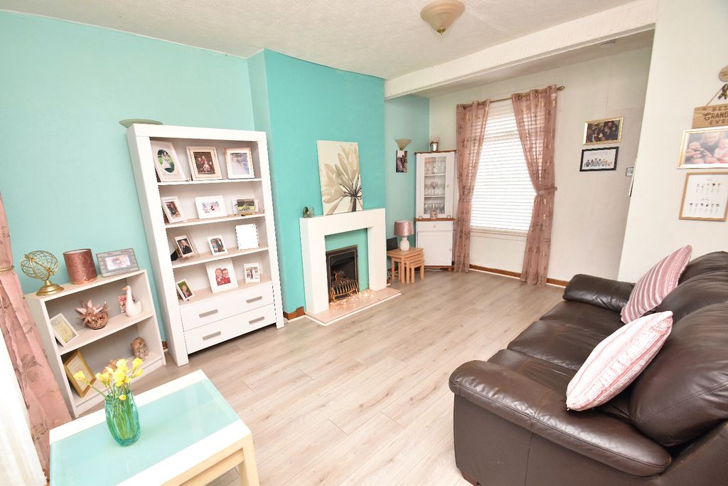 Property photo 3 of 20 4878363