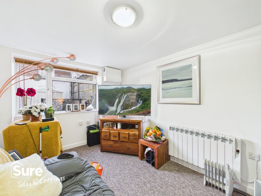 Property photo 2 of 9 5021233