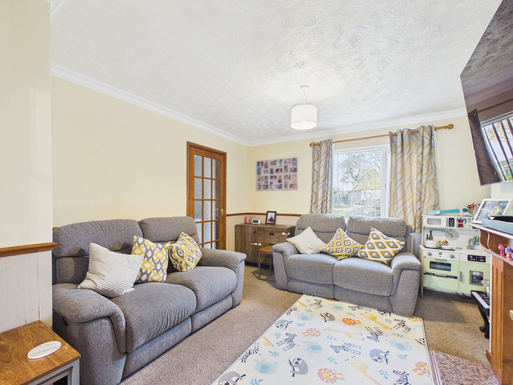 Property photo 3 of 22 Lounge